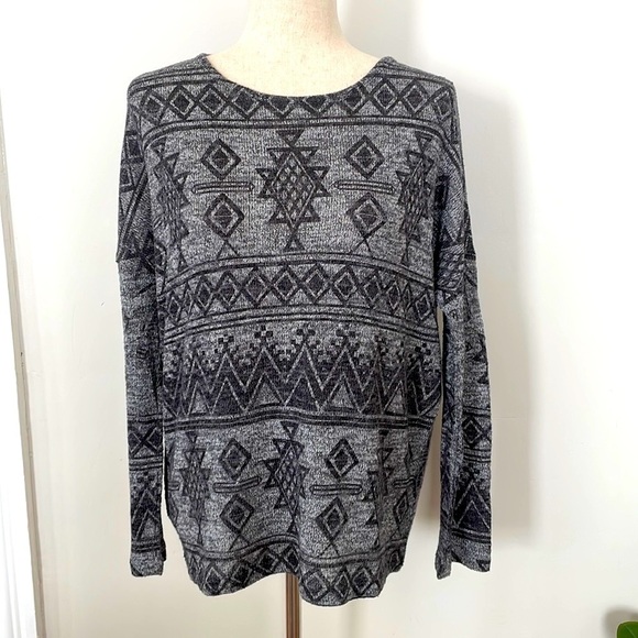 FOREVER 21 Geometric Pattern Sweater - Picture 1 of 5
